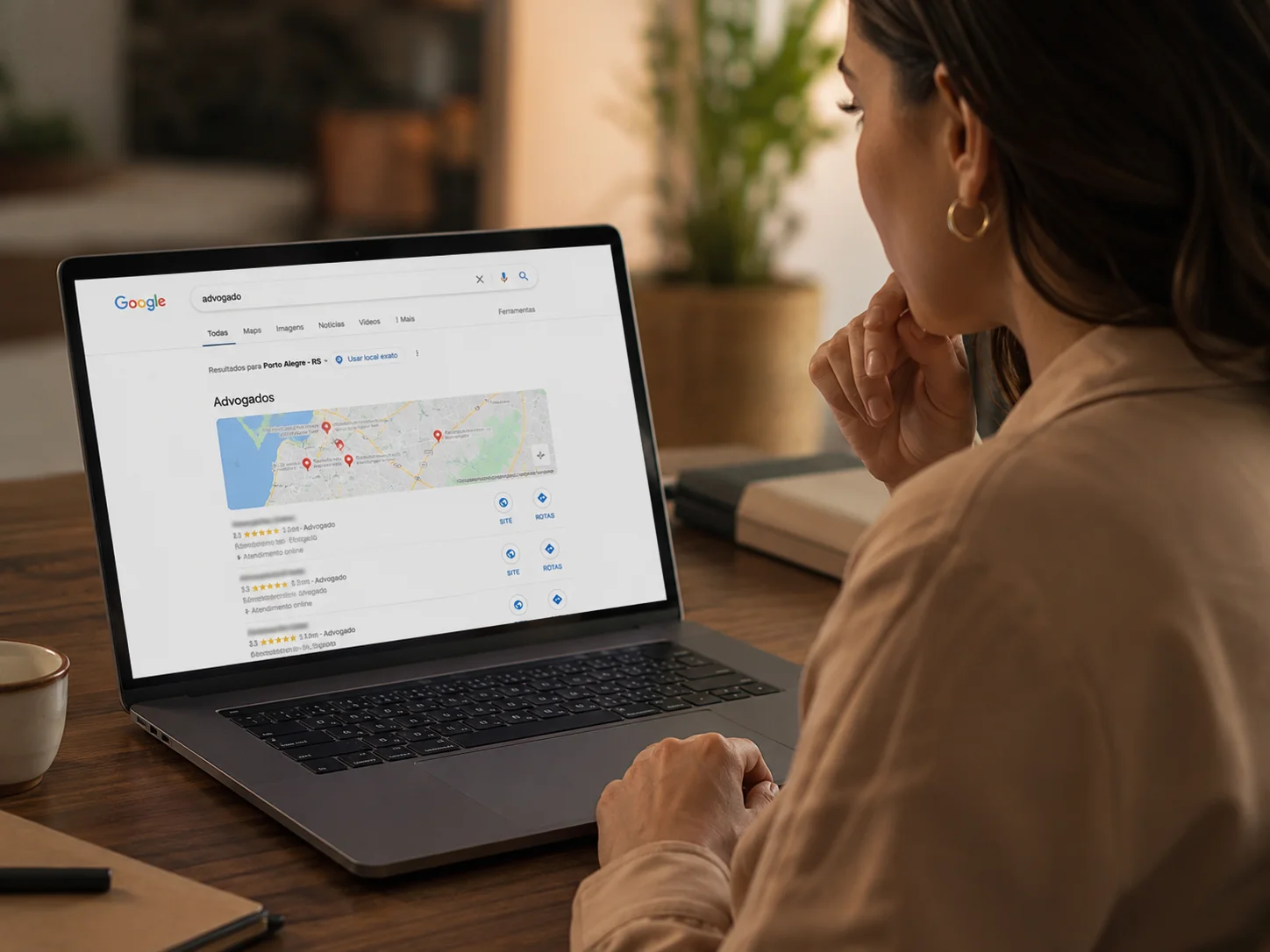 Busca por "advogado" no Google mostrando resultados locais no mapa